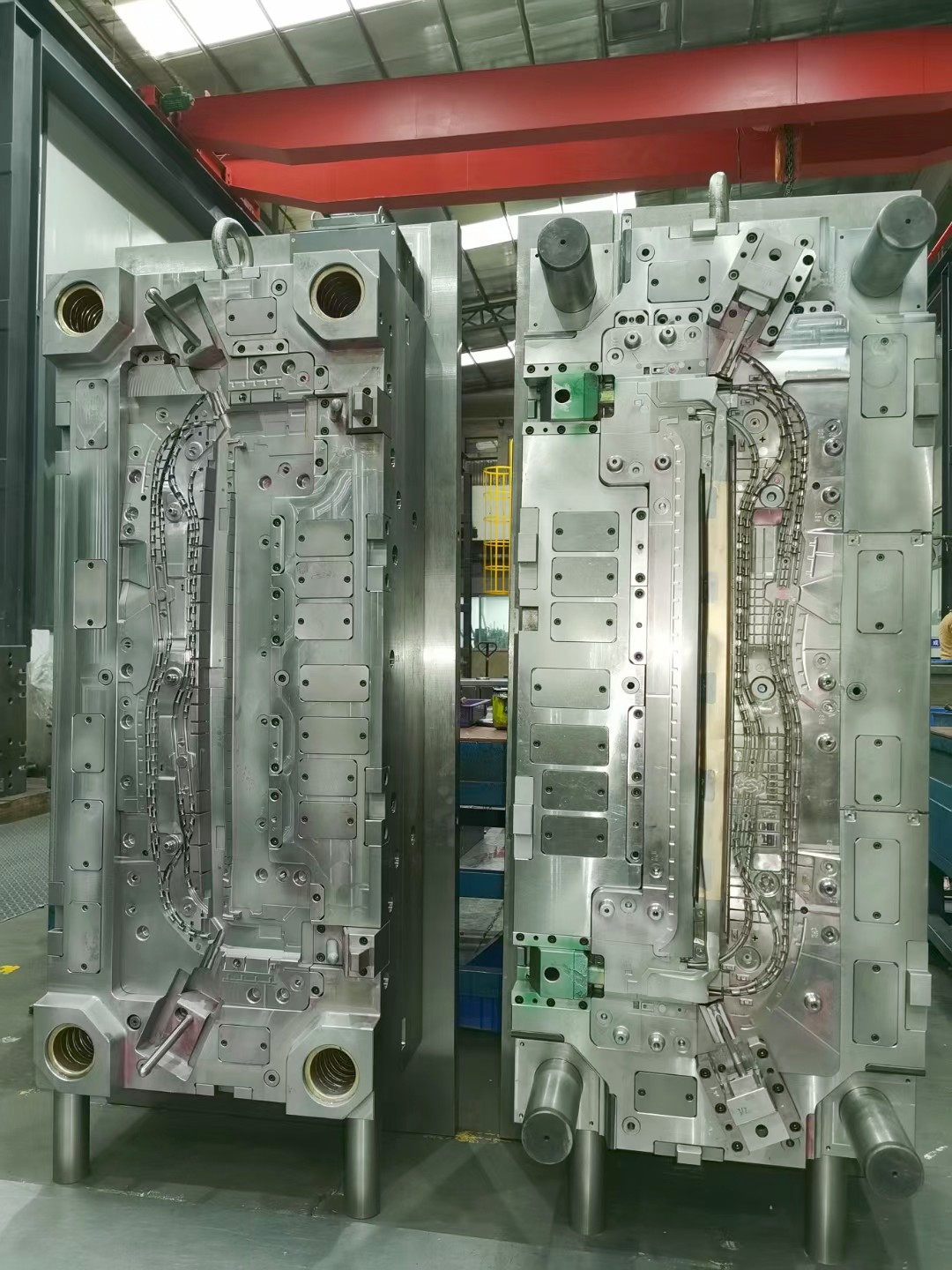 Automobile parts mold