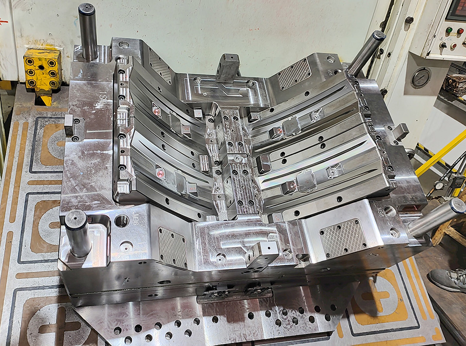 双色导光条模具展示